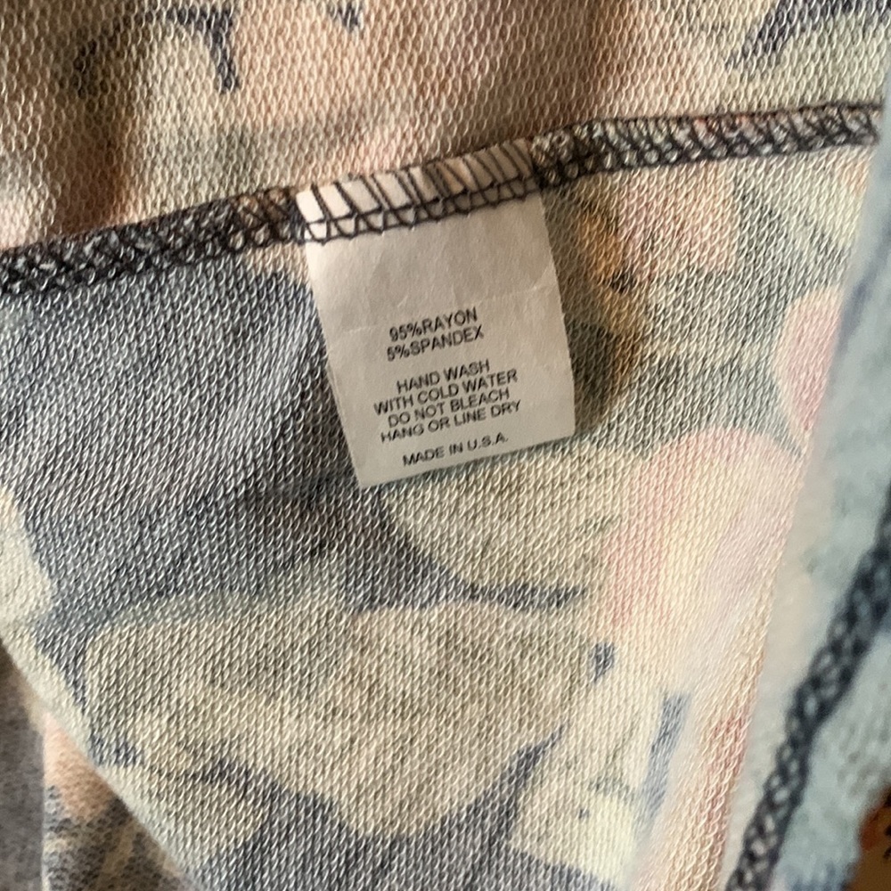 Acting Pro Cold Shoulder Floral Top - Picture 3 of 6